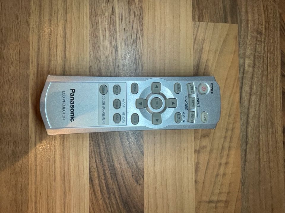 Beamer Panasonic PT-AE700E in Saarbrücken