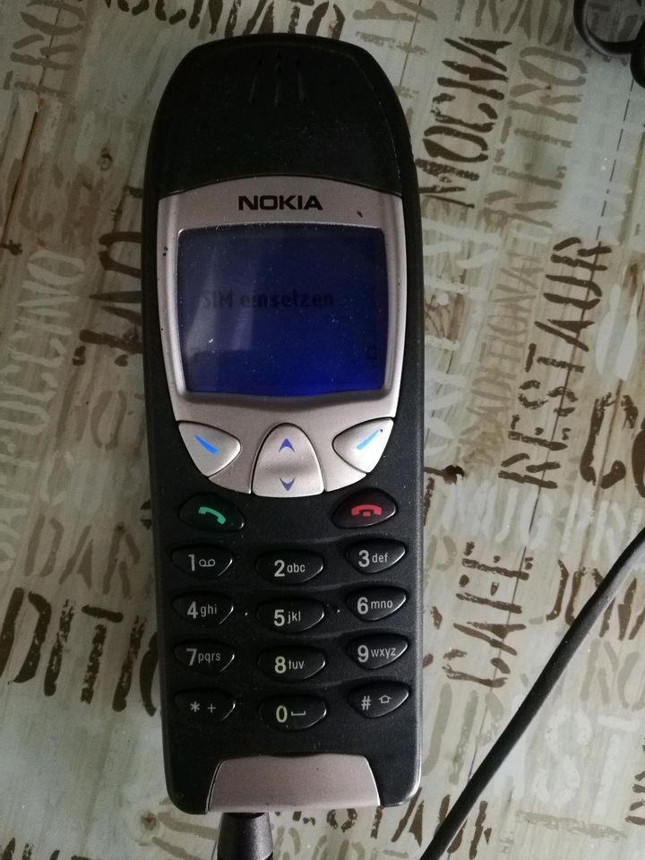 Handys 5x Nokia 1x Motorola Gebraucht in Mainaschaff