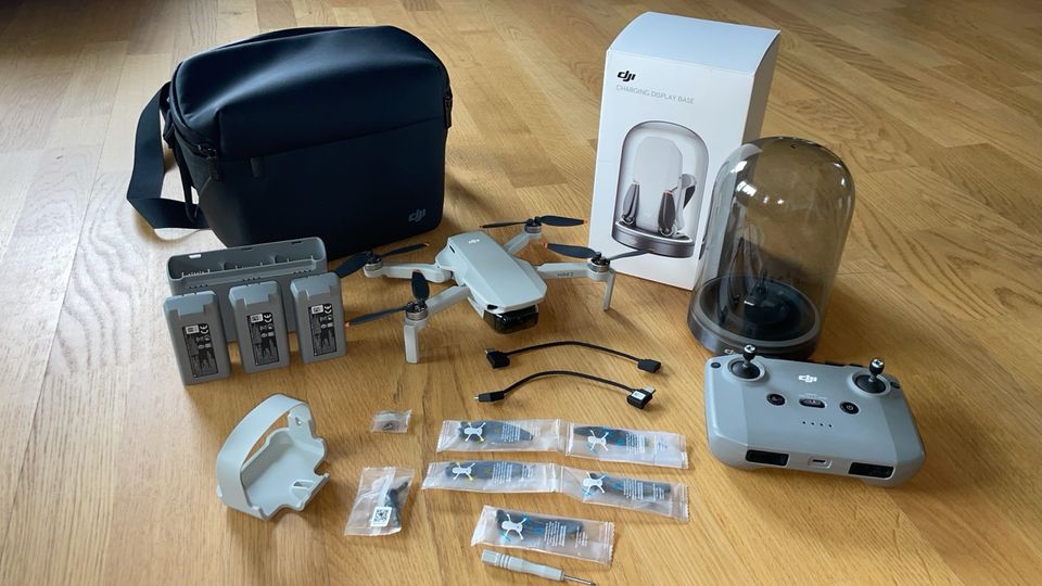 DJI Mini 2 Fly More Combo+Tasche+Charging Display Base in Würzburg