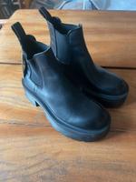 Zara Damen Chelsea Leder Stiefel schwarz Größe 37 NEU Pankow - Prenzlauer Berg Vorschau