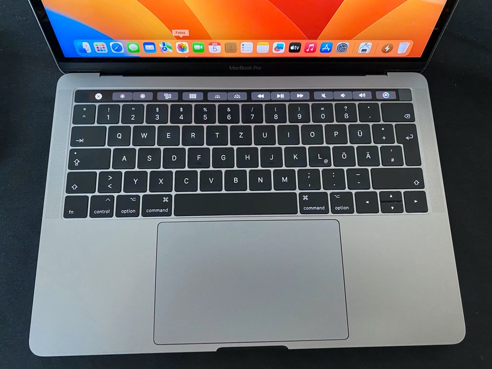 MacBook pro13“ Retina A1706 TouchBar 2017 i-7 3,5GHZ 16GB 500GB. in Bocholt