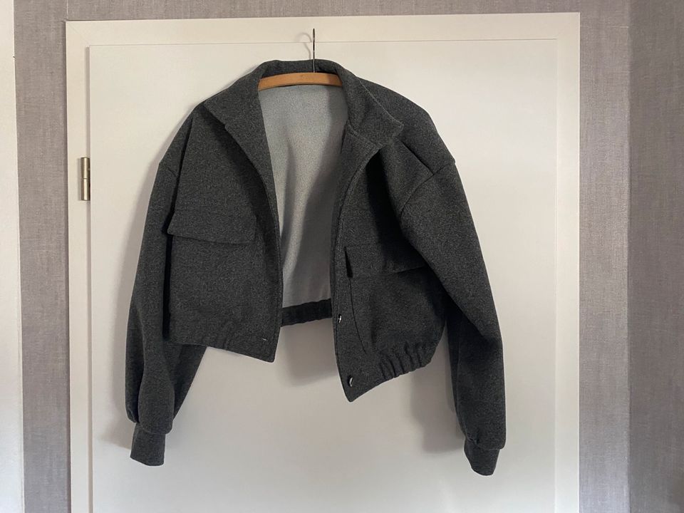 Kurze Jacke grau Größe 38 in Sögel