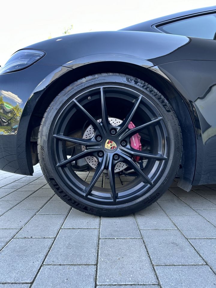 Porsche 718 Cayman GTS 2.5 Manuel Alcantara Carbon Schalter S Handschalter 365PS in Neckarsulm