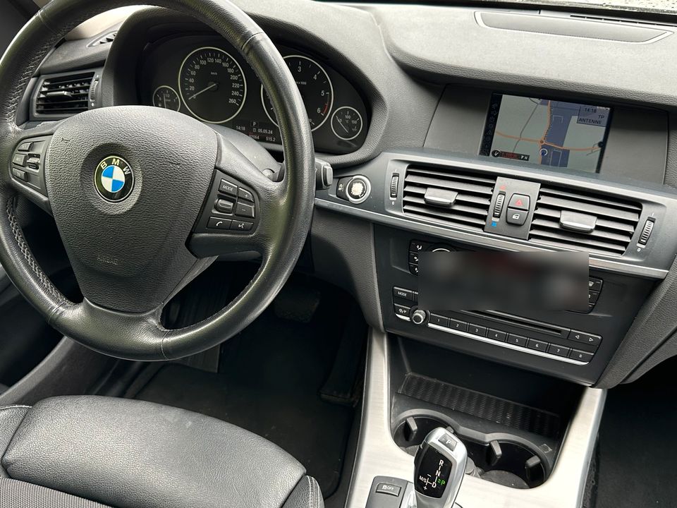 BMW X3 20d xDrive Navi Panorama Xenon in Egling