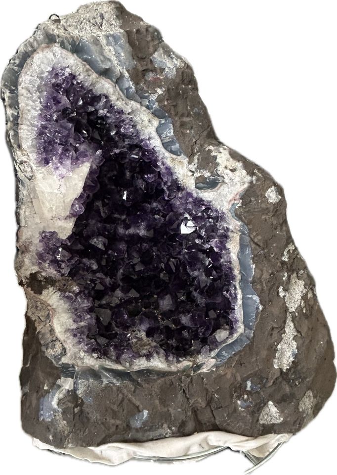 Amethysten Druse, 34 kg, Edelstein, Amethyst Calcit Einlagerungen in Wunstorf