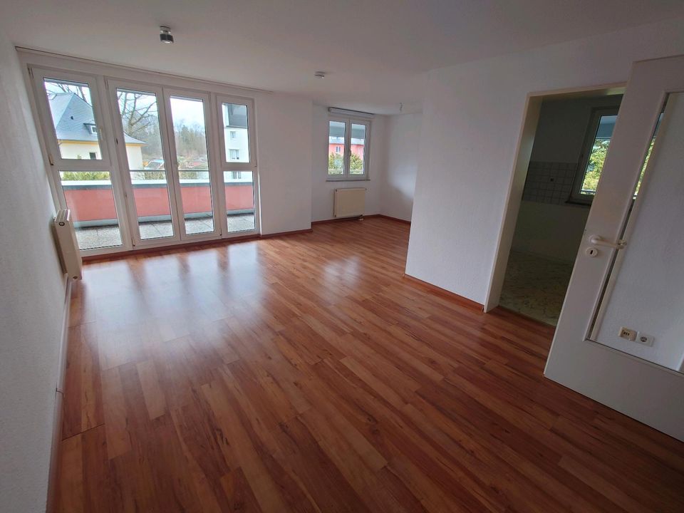 2 -  Zimmer - 70m² mit allem Komfort und großen Balkon ins Grüne in Chemnitz