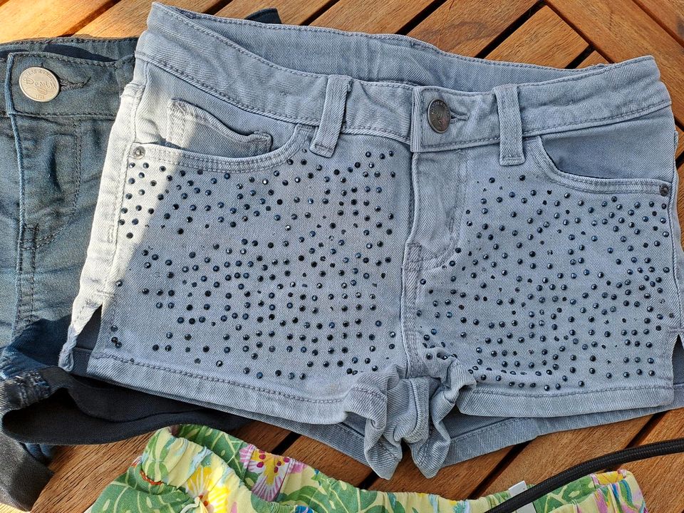 Shorts, kurze Hosen, Set Größe 128 in Guntersblum