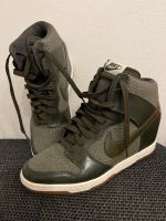 Nike Sneakers Schuhe Keilabsatz khaki grün Damen Baden-Württemberg - Ettlingen Vorschau