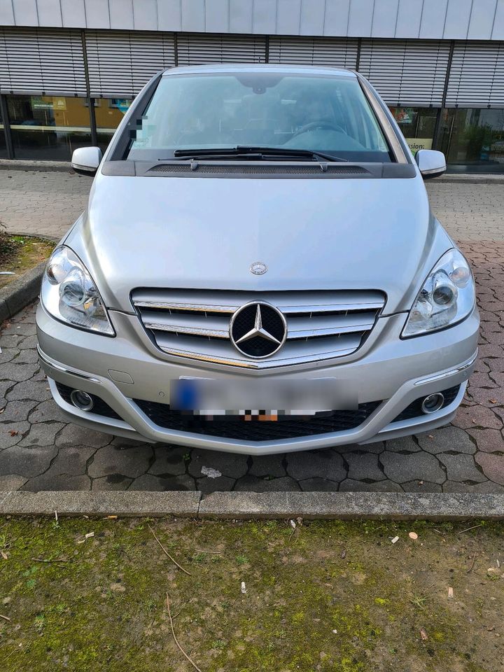 Mercedes B180 benziner euro5 in Esslingen
