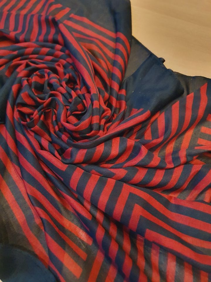 Pashmina XXL Überwurf Poncho Schal Stola Blogger Halstuch rot h&m in Krefeld