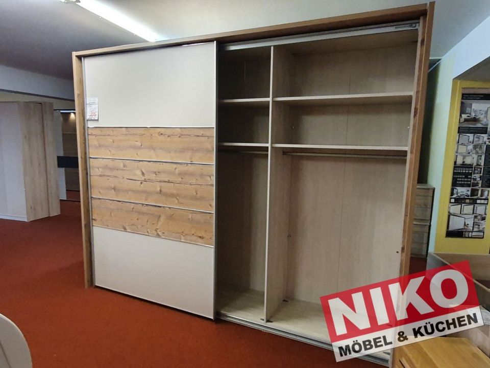 NIKO-29 Kleiderschrank 300cm WIEMANN AUSSTELLUNGSSTÜCK by NIKO in Rheine