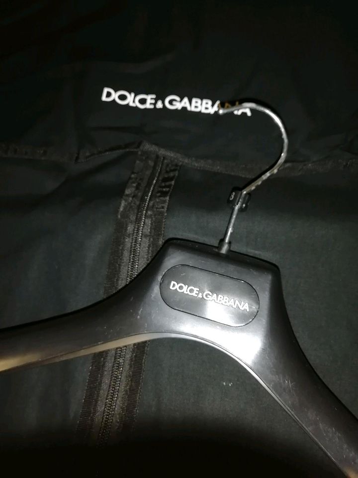 Dolce & Gabbana Kleiderhülle mit Bügel neu original 19€ in Berlin