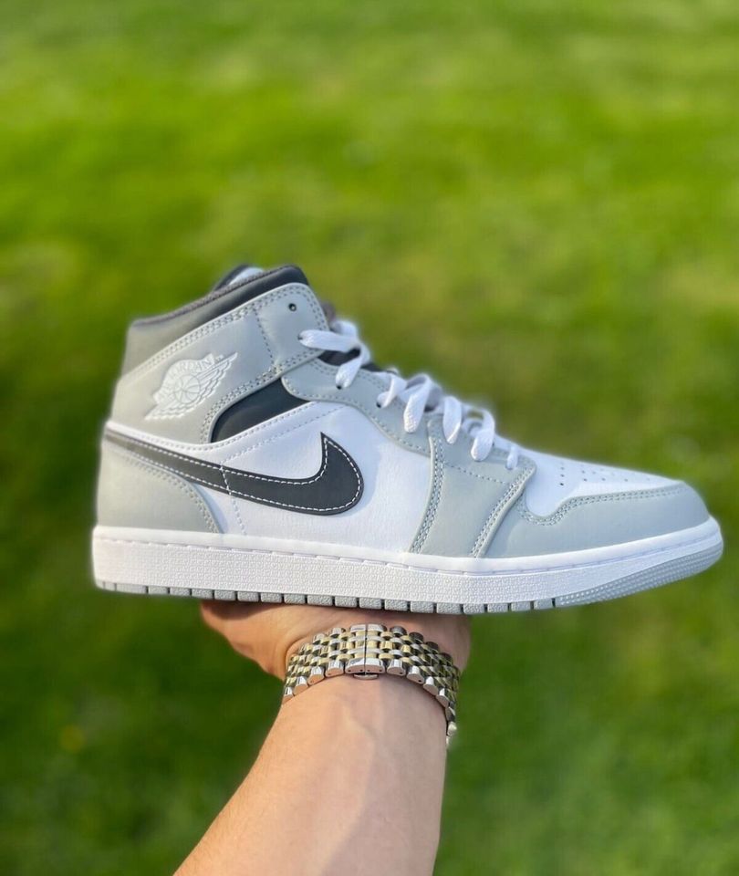 Air Jordan 1 Mid Light Smoke Grey  | 41 | 42 | 43 | 44 | 45 | in Sarstedt