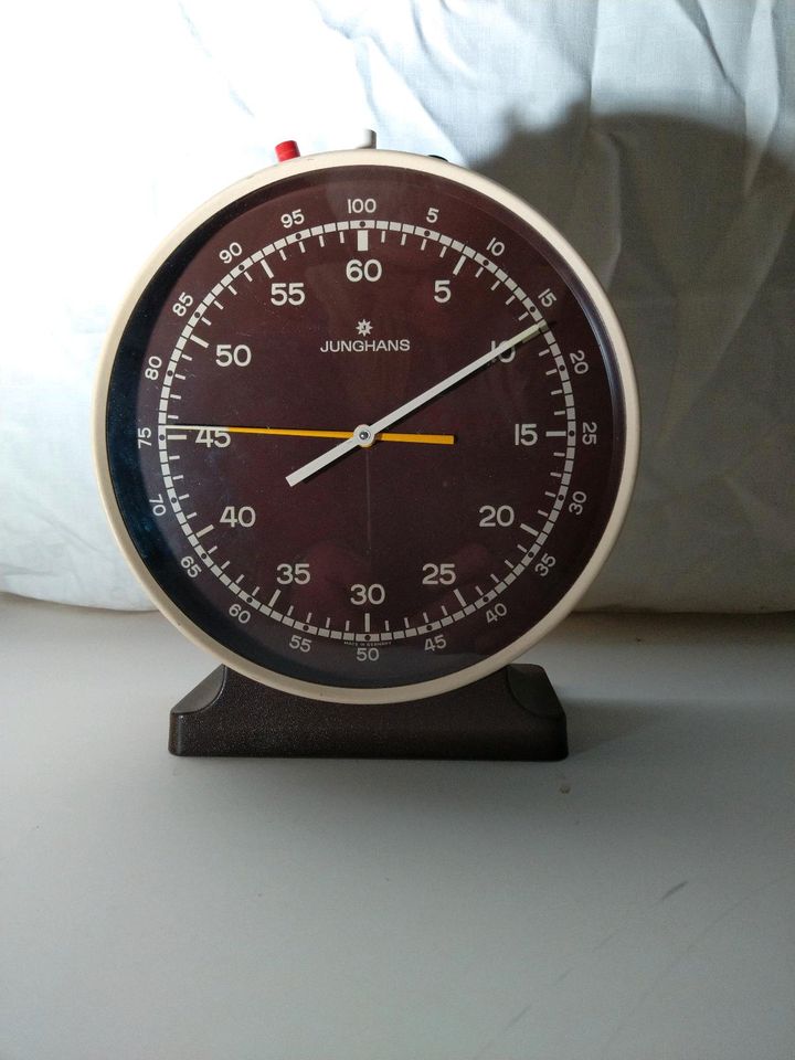 Vintage alte deutsche Hersteller Junghans schöne Schreibtisch Uhr in Leverkusen