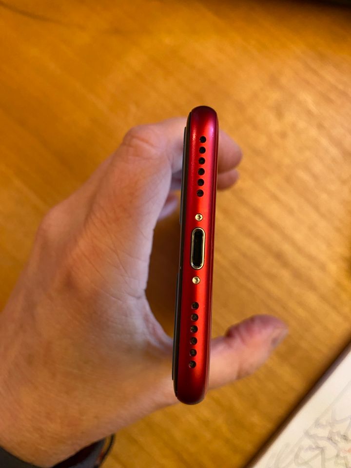 iPhone 8 rot 64 GB in Stockelsdorf