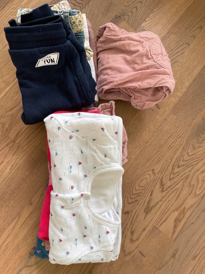 Kleiderpaket Mädchen Zara, Petit Bateau etc. Gr. 80 in Viersen