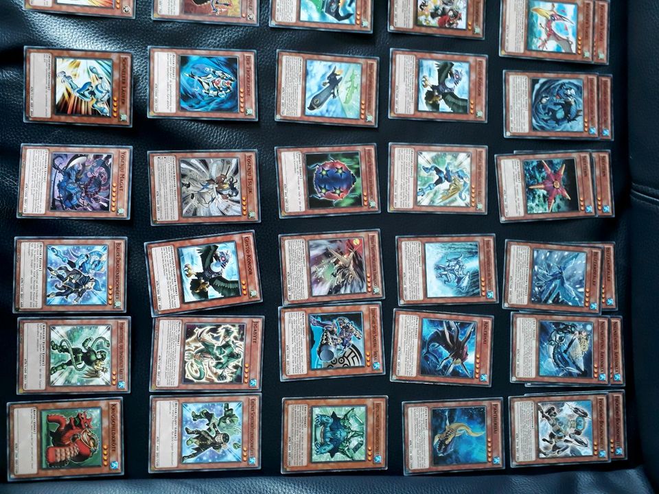 Sehr viele verschiedene Yu-Gi-Oh Karten in Dorum