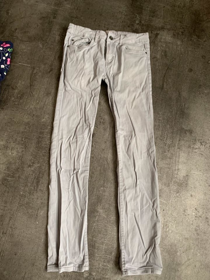 Jeans Hose hellgrau gr 152 in Solingen