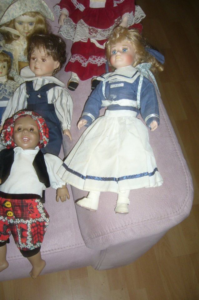 Sammlerpuppen - Porzellan -Puppen - Konvolut - 13 Puppen in Hage