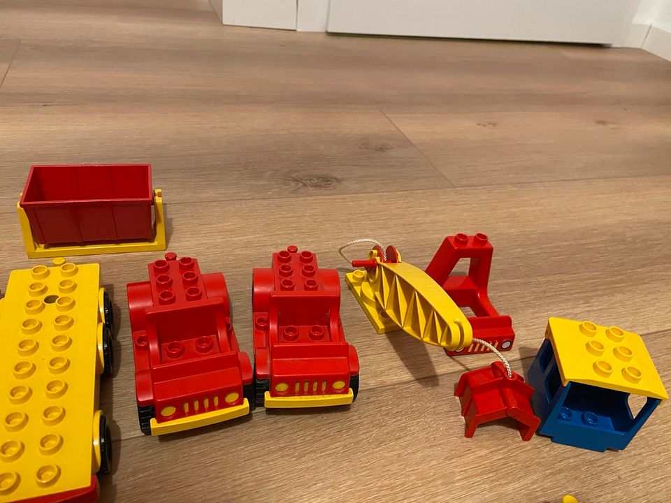 Fast 150 Teile Lego und Platte in Schwerte