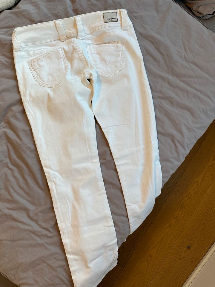 Jeans Pepe Jeans weiß Gr. 40 / Weite 31, Länge 30 in Frankfurt am Main