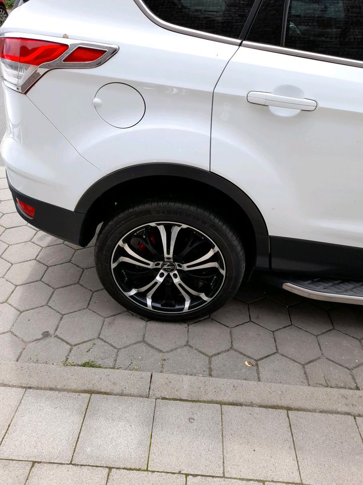 Ford kuga II Jahr 2013 Top Zustand in Hamburg