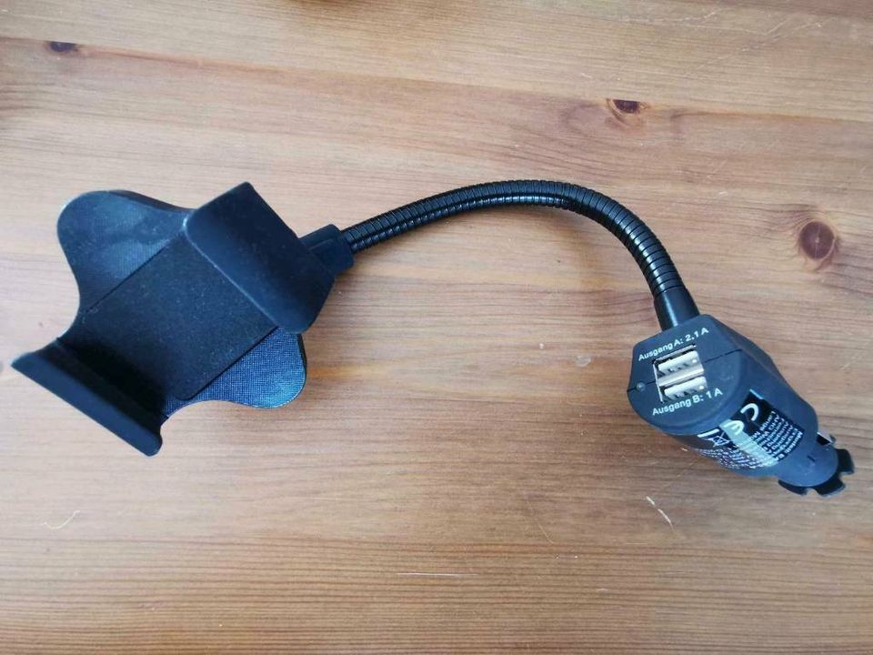 Smartphone Halter Schwanenhals mit 2 USB Anschlüssen in Wehr