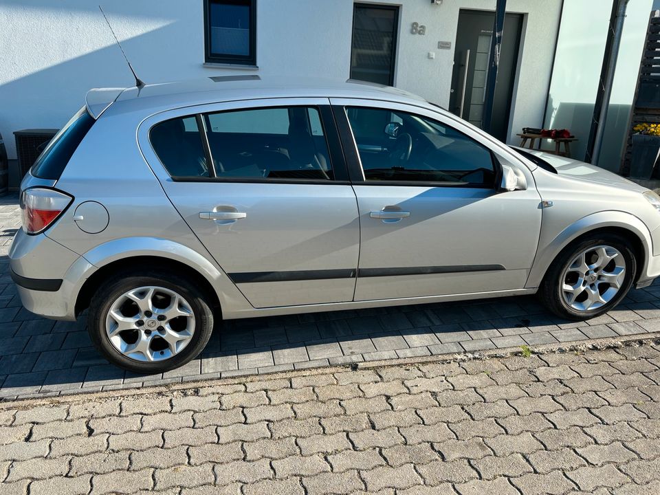 Opel Astra in Kumhausen