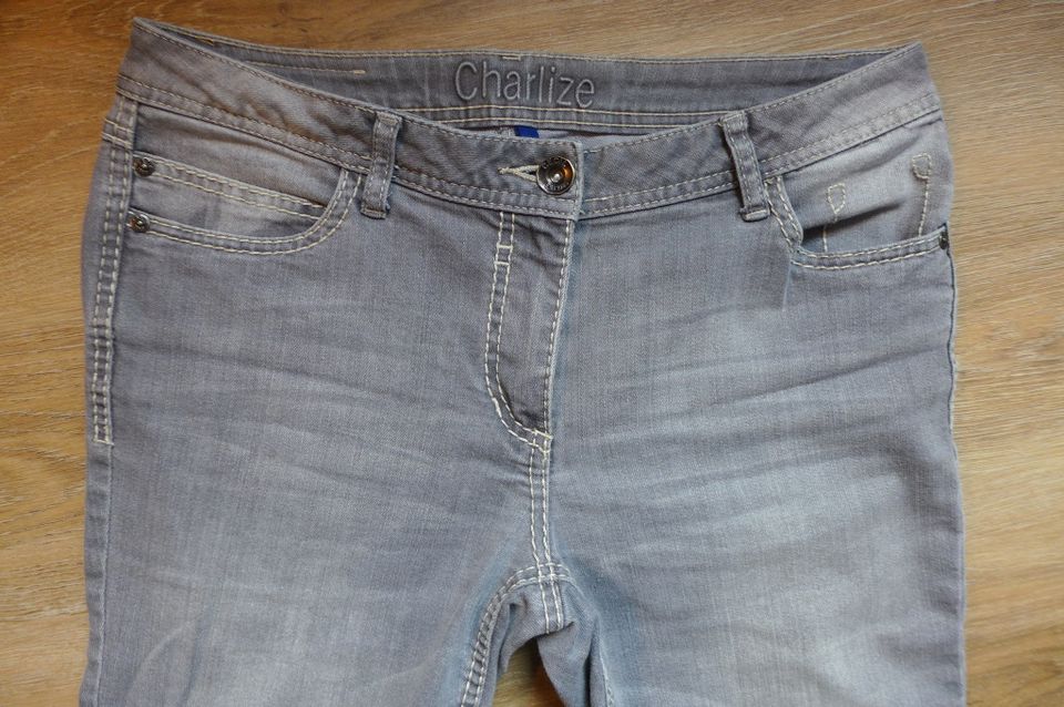 Jeans Cecil W30 L30 Charlize Grau Top Zustand in Borken