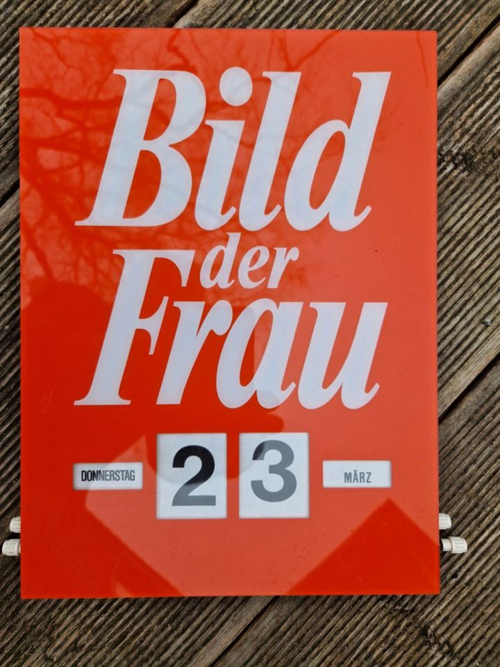 Ewiger Kalender Bild der Frau 80er Jahre alt retro orange in Zempow