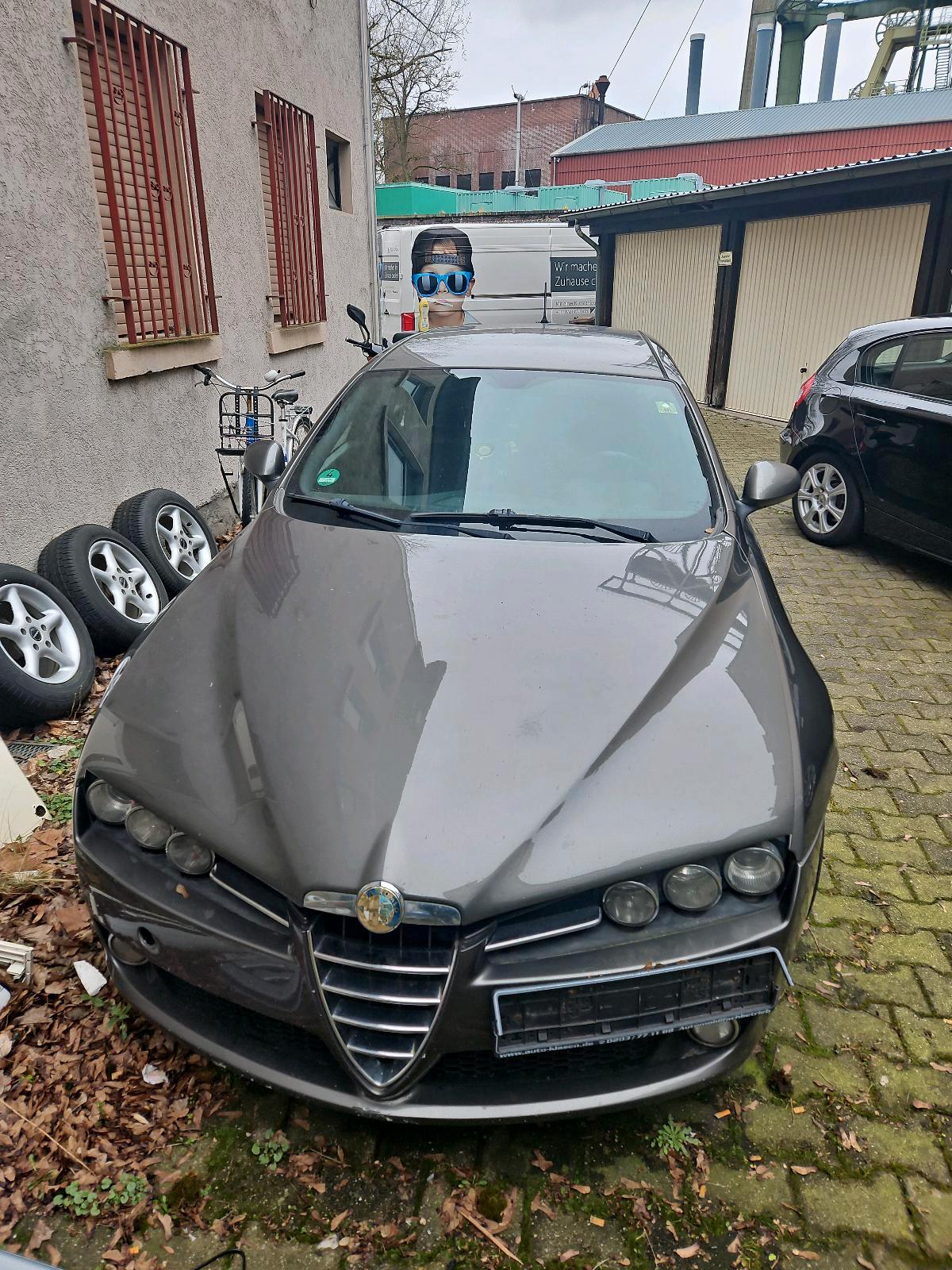Abbildung des Autos alfa zu verkaufen