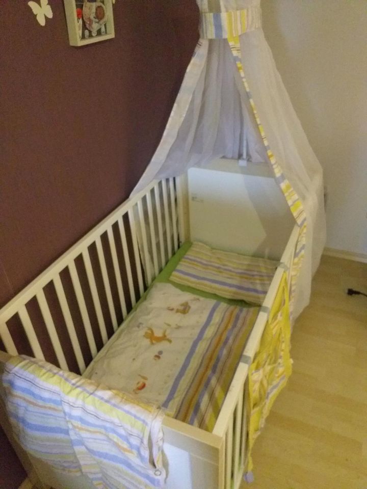 Komplettes Kinderbett Babybett inkl. Bettwäsche und Zubehör in Themar