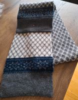 Hilfiger Schal grau blau 180 cm x 21 cm Nordrhein-Westfalen - Schloß Holte-Stukenbrock Vorschau