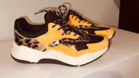 Sneakers gelb schwarz Leo Gr. 38 neuwertig Damen Bayern - Königsmoos Vorschau