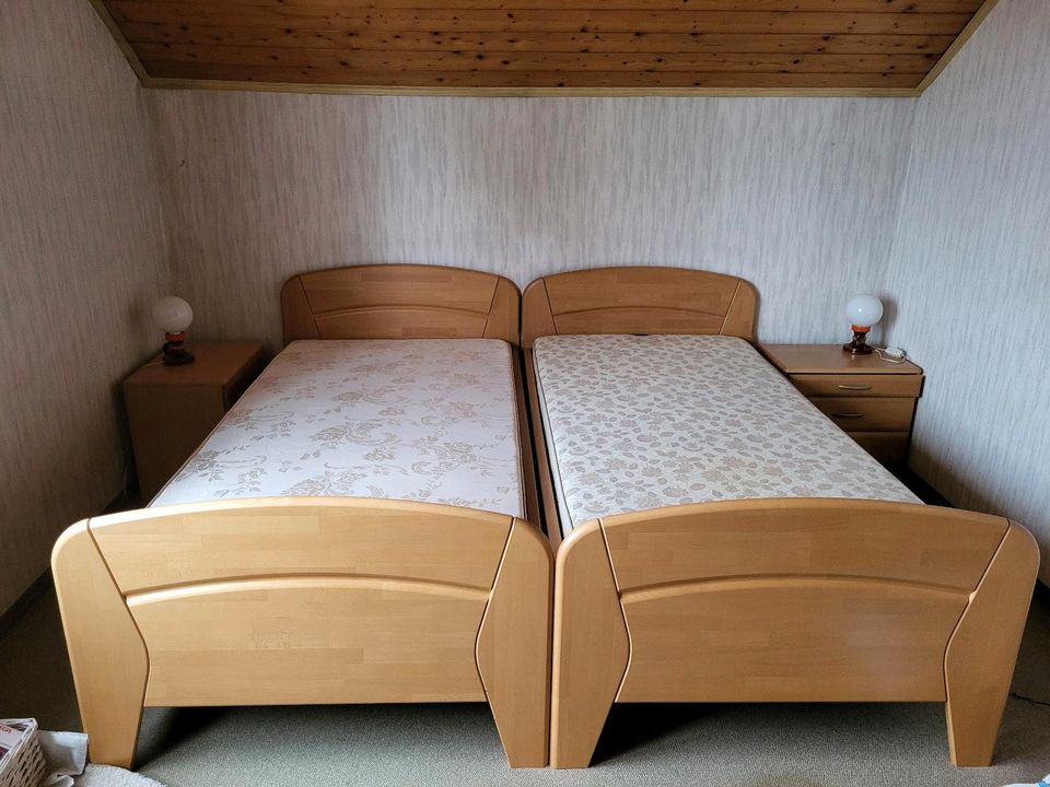 Schlafzimmer, Schrank und Nachttische in Worms