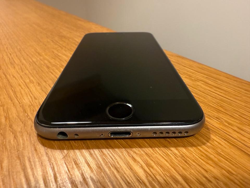 iPhone 6s Space Gray  |64 GB | geringe Gebrauchsspuren | Akku Def in Potsdam