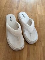 NEU Pull & Bear Flip Flops Zehentrenner Sandalen Hamburg-Nord - Hamburg Barmbek Vorschau