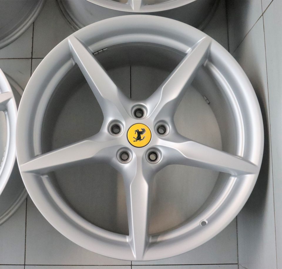 20 Zoll Original Ferrari 488 F8 Felgen  Alufelgen 307422 307424 in Owen