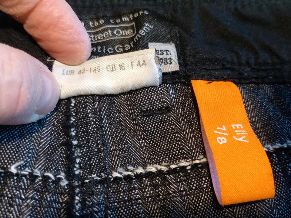 Street One Elly Gr. 42  Hose Bermuda Capri NEUWERTIG in Altheim (bei Riedlingen)