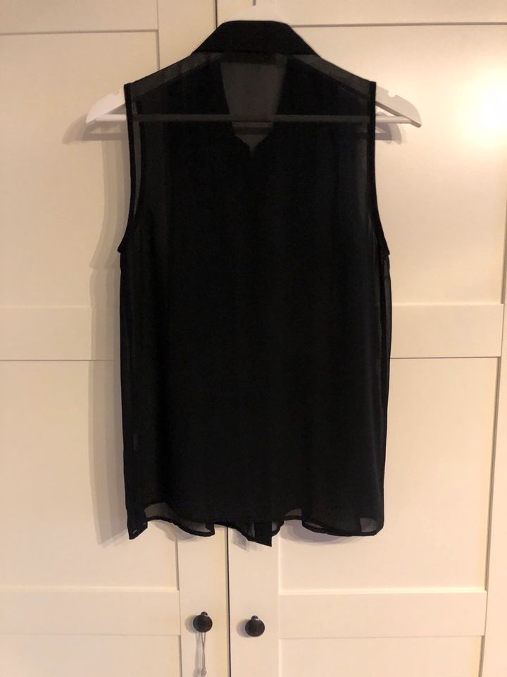 Schwarze, transparente Bluse von Glamorous in Freisen