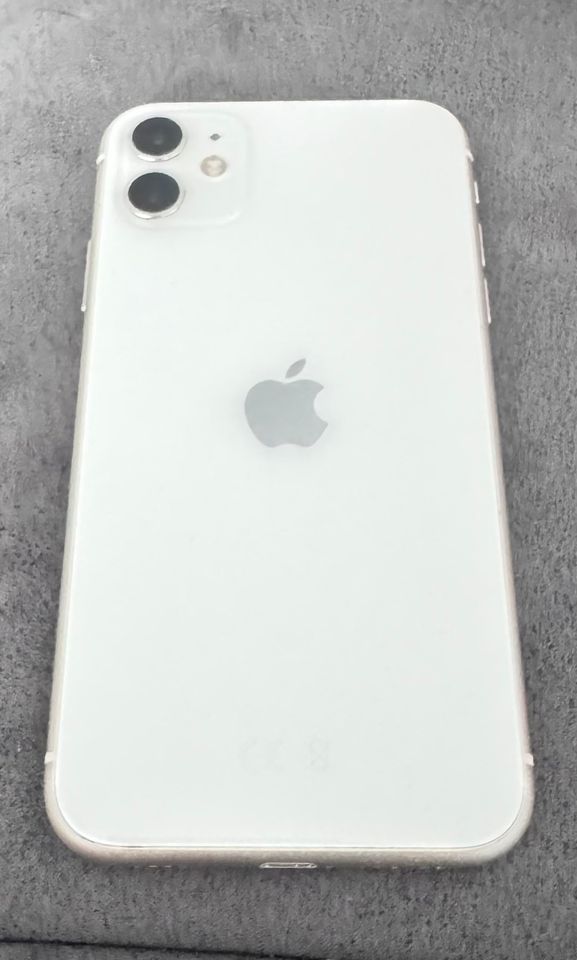 iPhone 11 128 GB Weiß in Düsseldorf