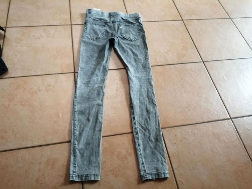 H&M Jeans Jegging, Gr. 146, grau in Scheinfeld