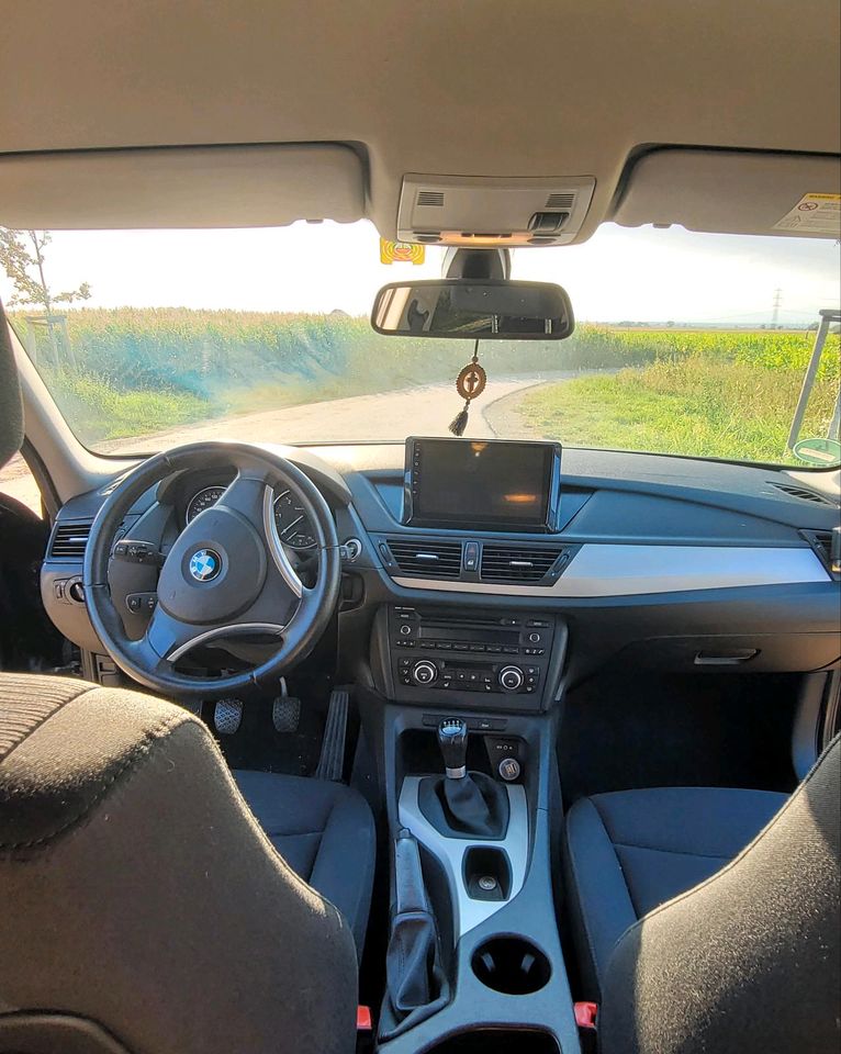 BMW X1 TÜV NEU sDrive 18d Scheckheft, Klima, Diesel in Bad Krozingen