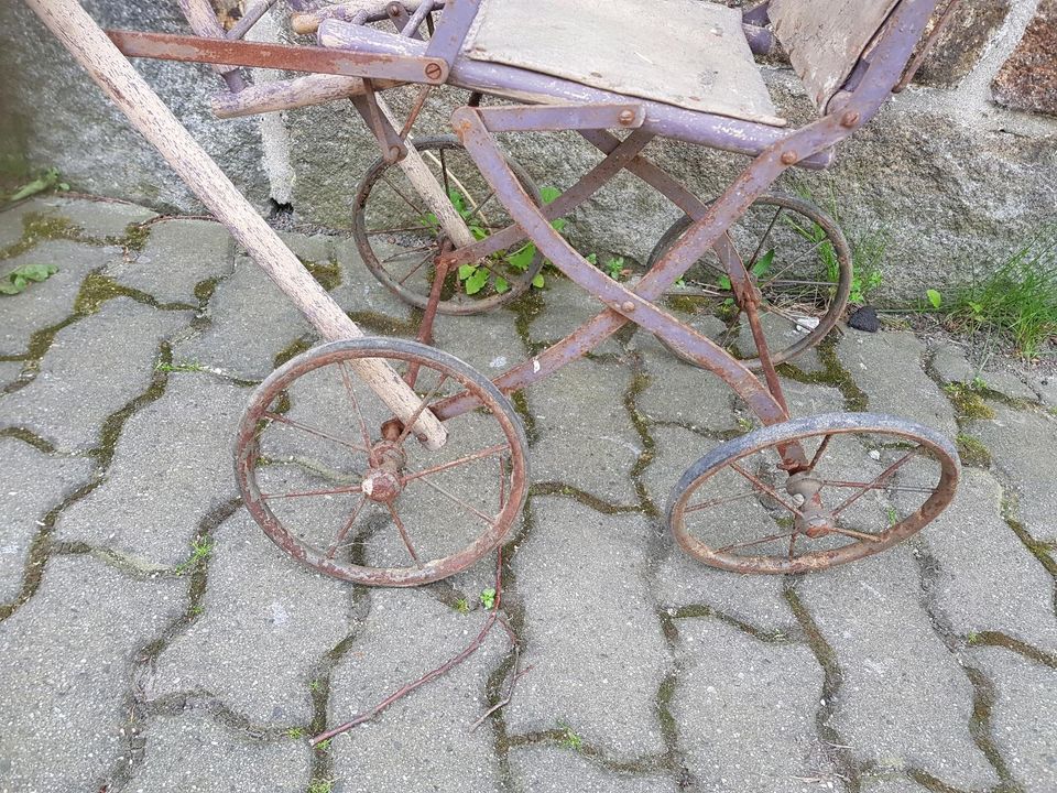 Puppenwagen antik um 1900 klasse Stück in Oppach