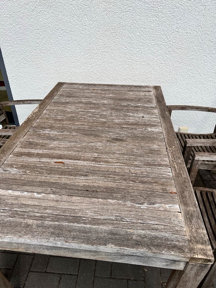 Teak Holz Möbel Tisch und Stühle in Bottrop