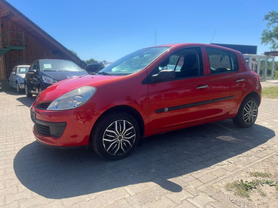 Renault Clio 1.2 TÜV 08/25 in Lüchow