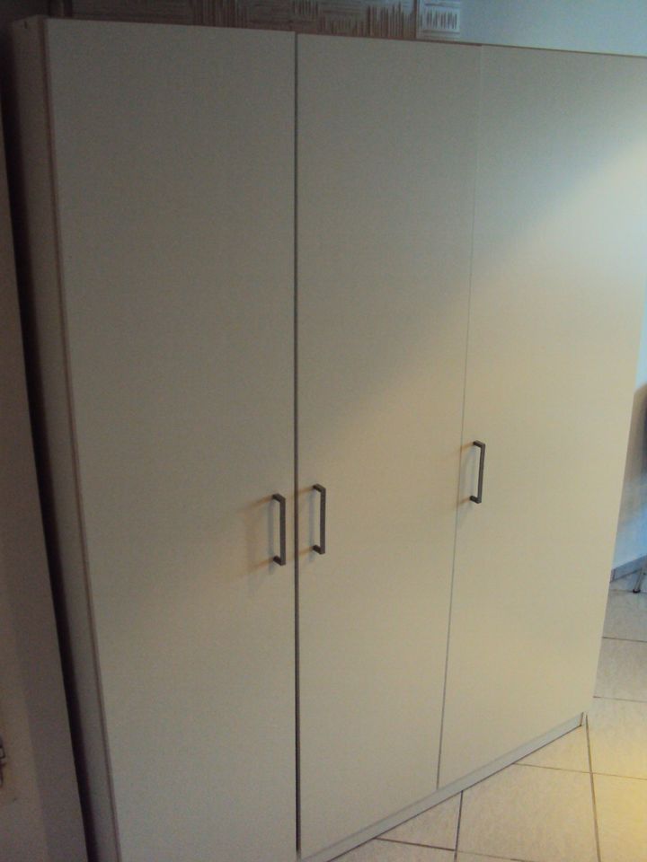 Ikea Kleiderschrank DOMBAS ähnlich KLEPPSTAD in Bad Soden-Salmünster