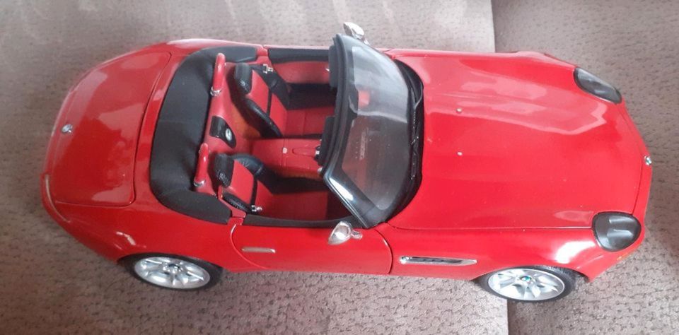 Kyosho 1:18 BMW Z8 in Michelstadt