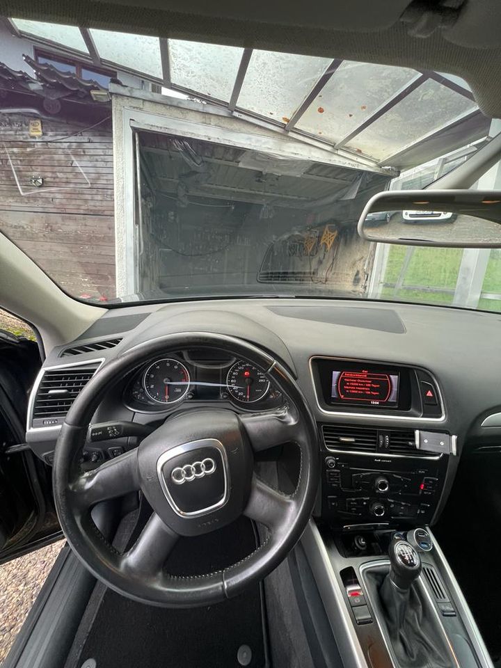 Audi Q5 Scheckheft 166100 km ! Multimedia 10" XL Screen, BT, Navi, 2 Hand TOP gepflegt, 8x Aludäder Markenreifen Sommer+Winter in Hann. Münden