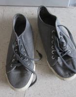 graue Sneaker mit silbrigem Glitzer im Stoff Größe 39 Aachen - Aachen-Mitte Vorschau